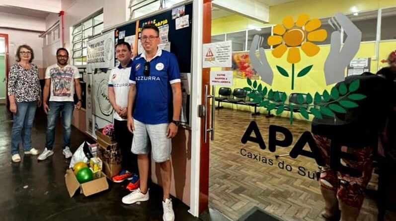 AZZURRA realiza entrega de brinquedos na APAE Caxias do Sul