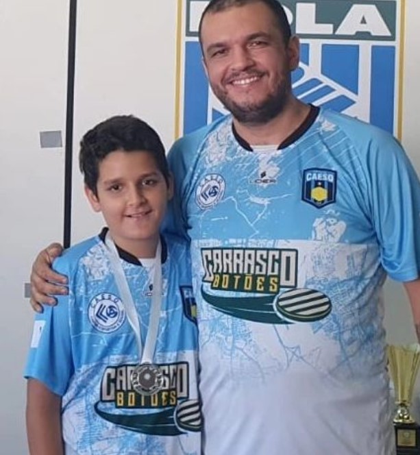 Danilo e João Pedro - atletas de futebol de mesa na modalidade dadinho em Brasília