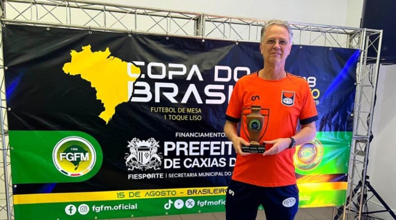 Gaúcho Aldyr Schlee conquista a Copa do Brasil 1 Toque Liso Master